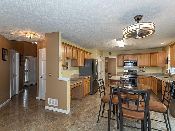 3rd image of 7455 Meadow Brook Way