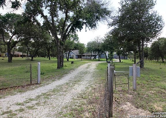 4th image of 285 Saddle Ln