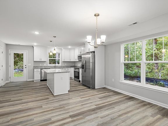 3rd image of 49 Stratford Dr