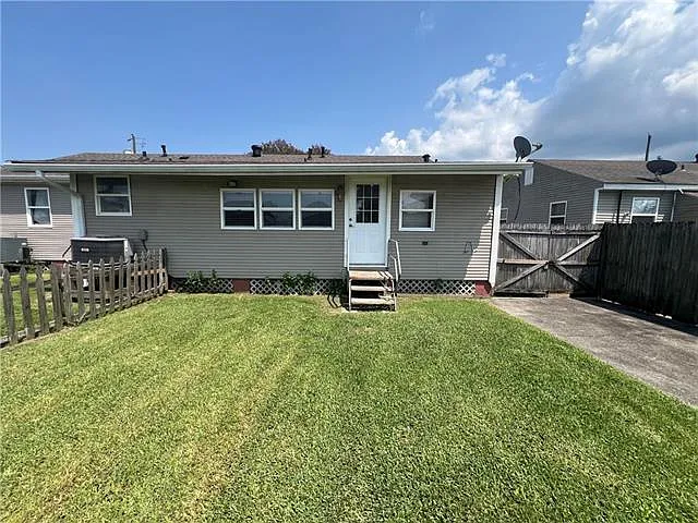 1008 Community St — Photo 14