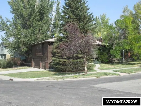 3950 Eagle Dr, Casper, WY 82604