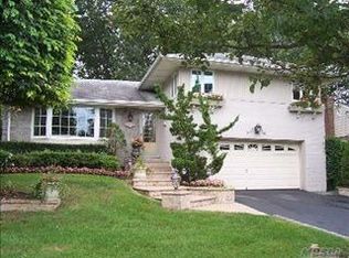 1714 Sutton Pl, Merrick, NY 11566