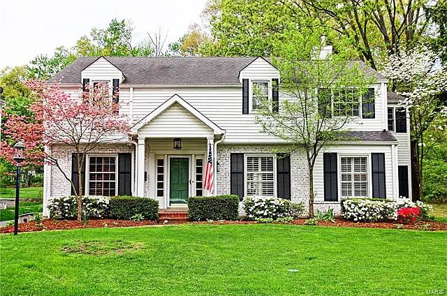 1st image of 327 Parkwoods Ave
