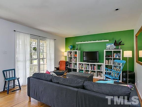 5th image of 111 Landsbury Dr