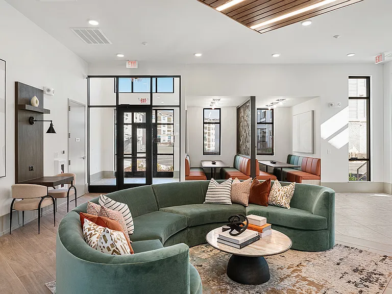 Cortland Wren Northlake — Photo 45