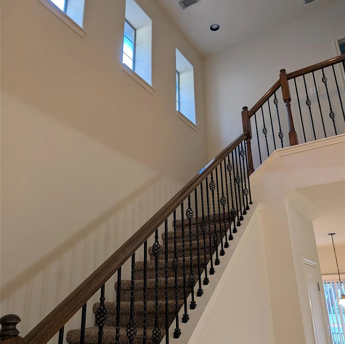 3 bed, 2.5 bath, 1750 sqft, $2,100 — Photo 4