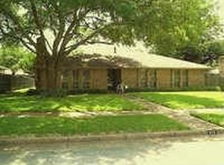 810 Oakbluff Dr, Lancaster, TX 75146