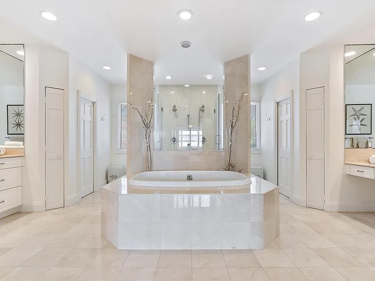 703 Royal Plaza Dr — Photo 12