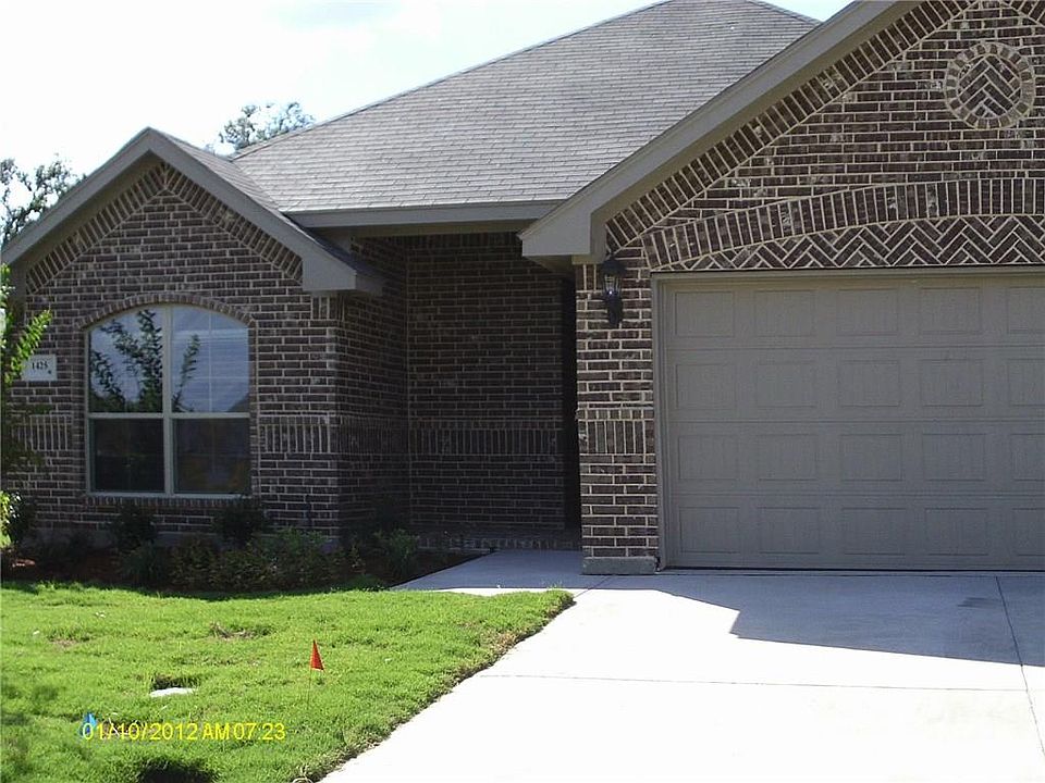 1st image of 1425 Lauren Ln