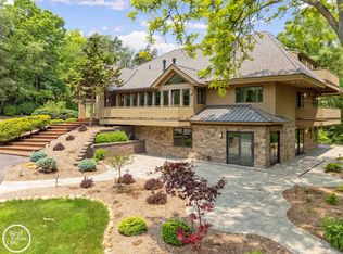 966 Pine Needle Trl, Rochester, MI 48306