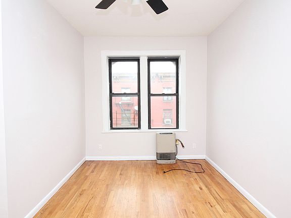 4th image of 270 Grand St #14