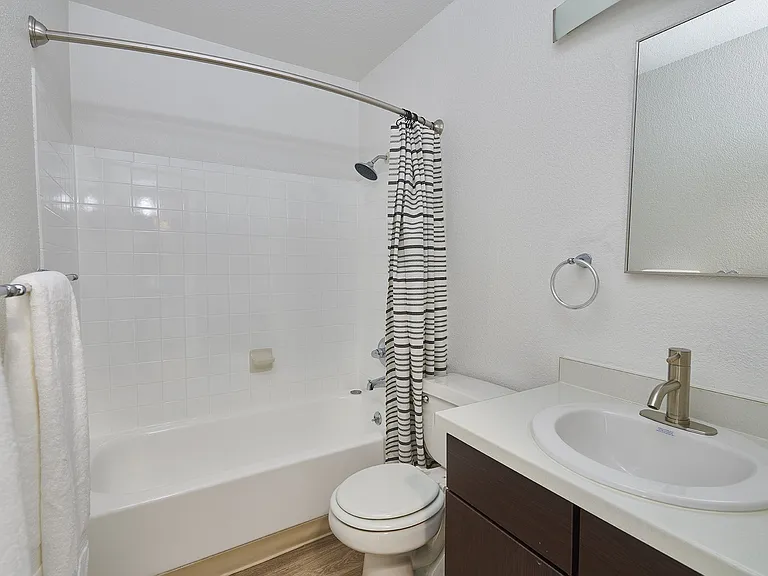 Lakeview Towers at Belmar — Photo 26