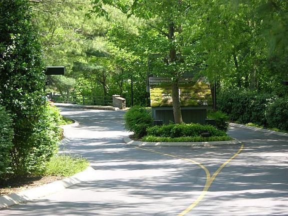 2nd image of 400 Valley Trace Dr