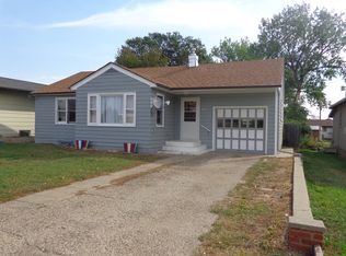 206 2nd Ave SE, Bowman, ND 58623