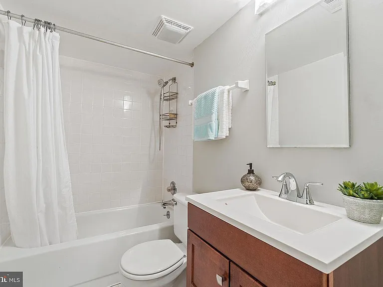 1930 New Hampshire Ave NW #3 — Photo 11