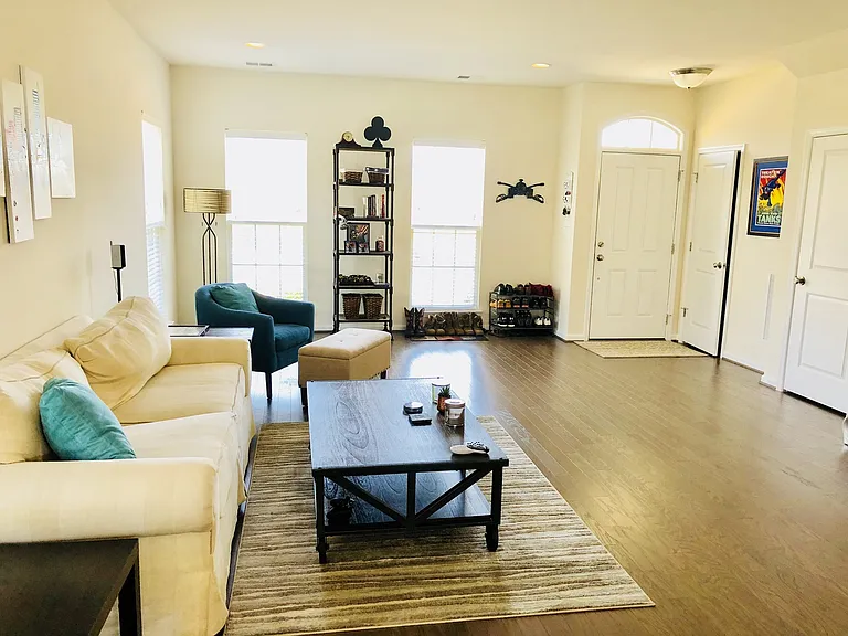 460 Coneflower Ln — Photo 4