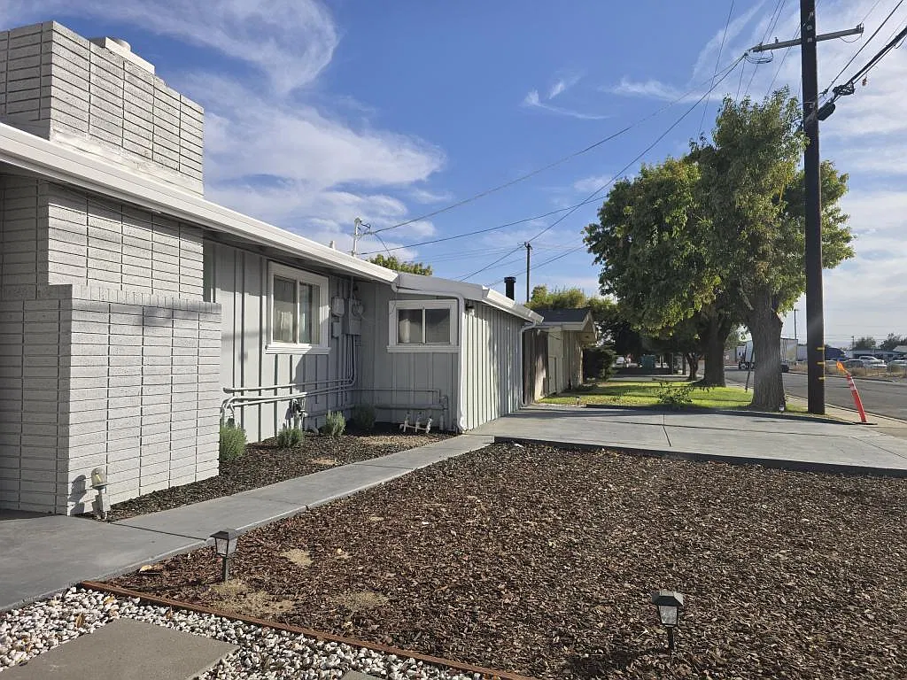 1238 Maryland Ave — Photo 3