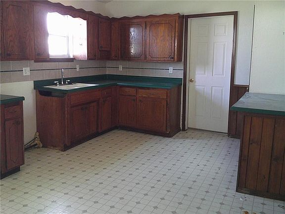 4th image of 704 W Wea St