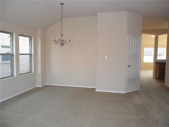 5th image of 1030 Canterbury Dr