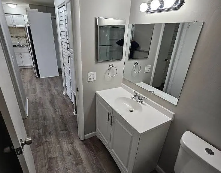 Lakeview Apartments — Photo 12