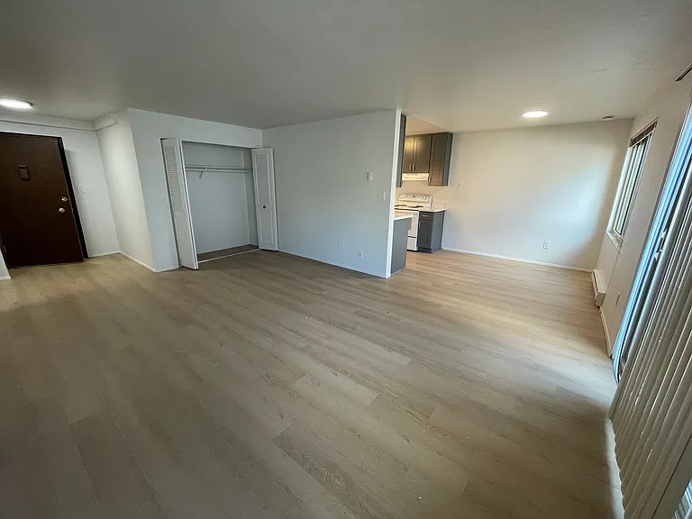 Wingate Apartments — Photo 17