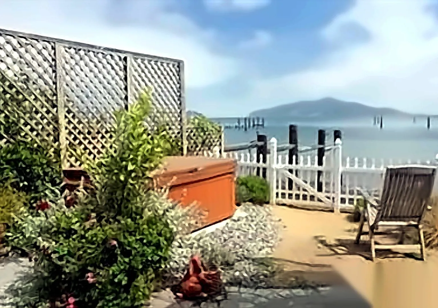 Beachfront 4BR/4BA on Swede's Beach Private Beach Access, Panoramic Bay Views | Old Town Sausalito — Photo 2