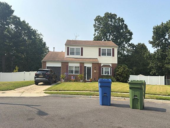 2nd image of 8 Waterford Cir