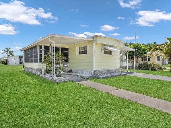 3210 Hampshire Dr, Holiday, FL 34690