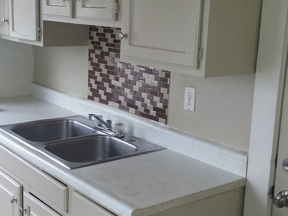 2nd image of 3205 Chestnutdale Ave