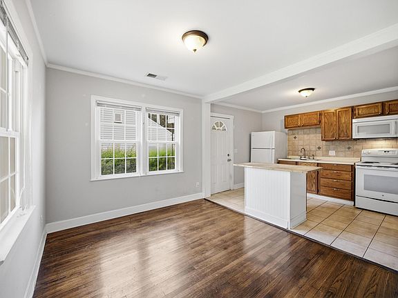 3rd image of 102 S Howell Ave