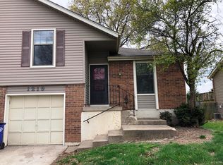 1219 E Johnston St, Olathe, KS 66061