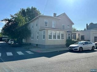 590 Nassau St, Orange, NJ 07050