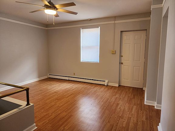 3rd image of 932 W 4th St #1FR