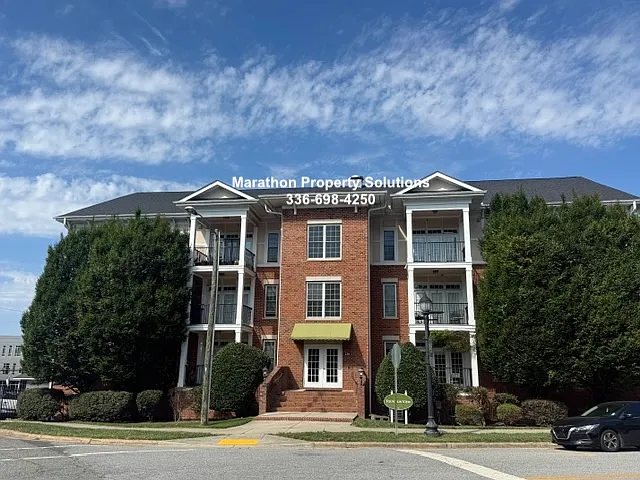 2 bed, 1200 sqft, $1,795 — Photo 1