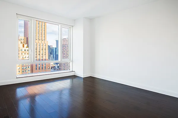 Rented by Landmark Property Holdings LLC | media 25