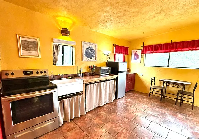 104 Avenue De Las Velasquez — Photo 6