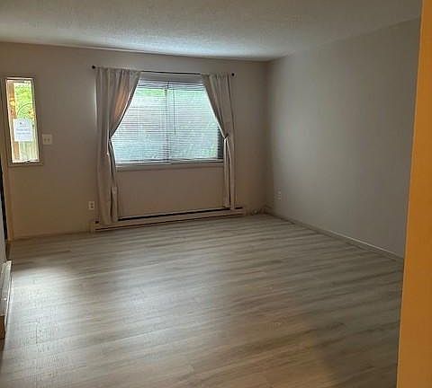 4th image of 20 N College St