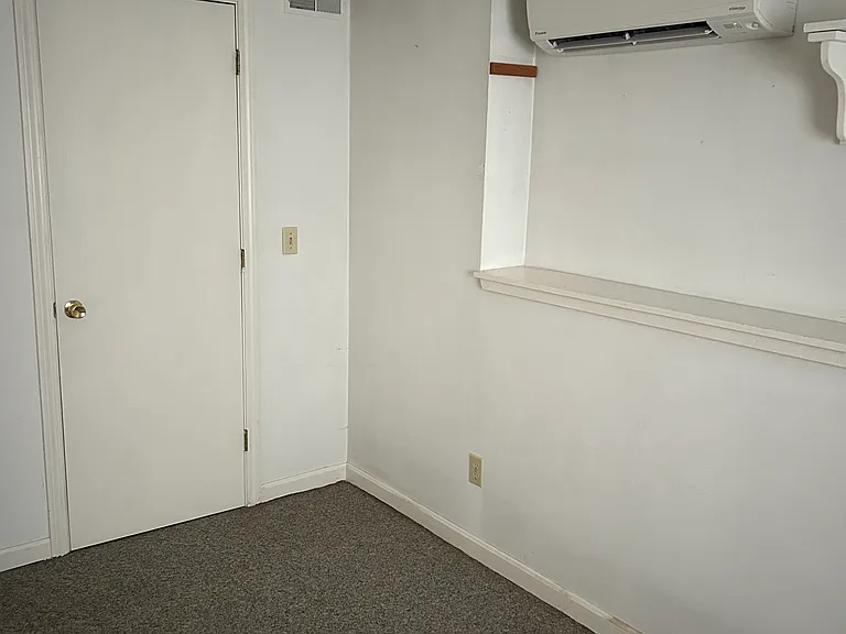 427 Memorial Dr — Photo 11