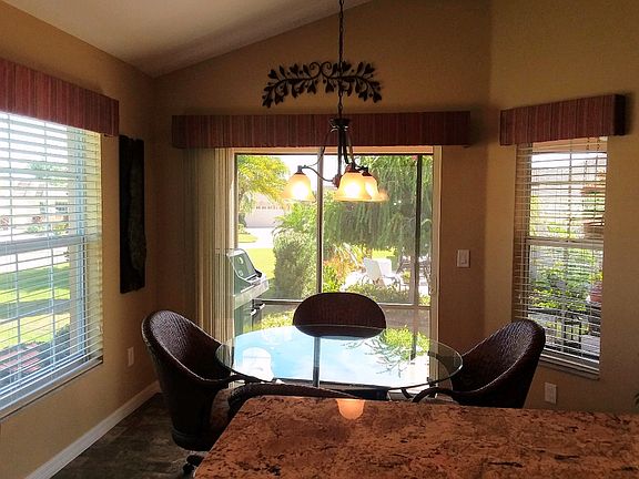 Breakfast Nook 
