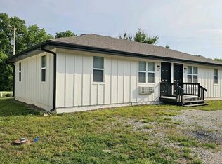 300 Oak St, Freeman, MO 64746