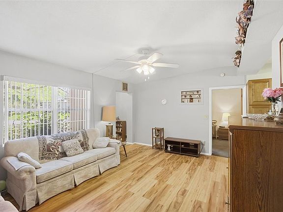 2nd image of 481 Kentia Rd