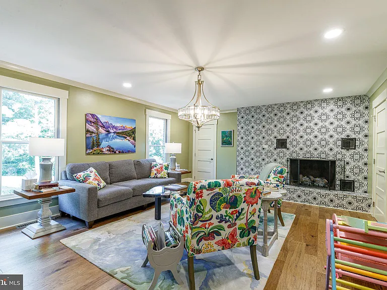 1135 Romsey Dr — Photo 14