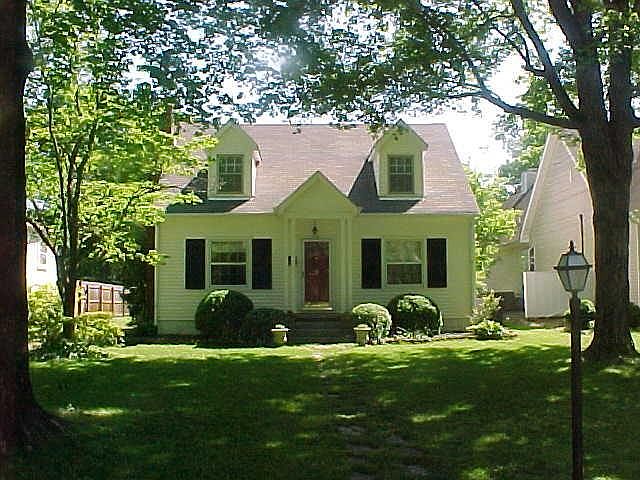 1st image of 515 York St