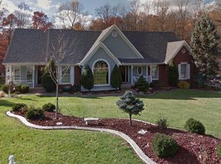 8216 Twin Lakes Ct, Louisville, KY 40214