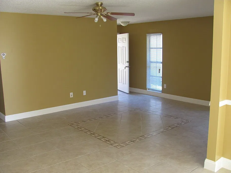 Conveniently Located 4/2 with Fenced Backyard in Winter Springs! — Photo 4