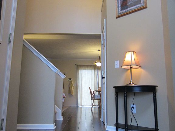 Front Entry - 2 Level Open