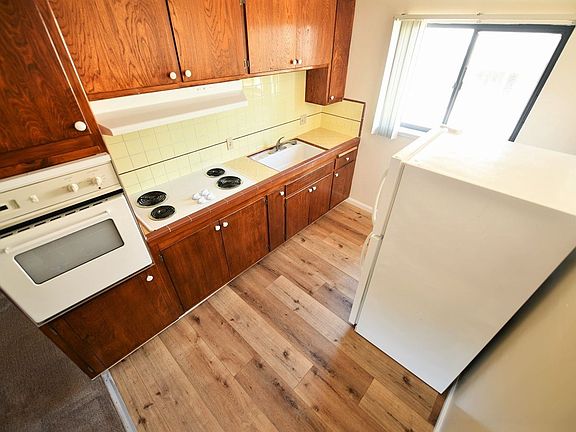 3rd image of 385 Palm Ave #16
