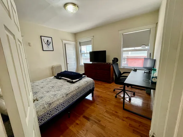 81 College Ave #1R, Somerville, MA 02144