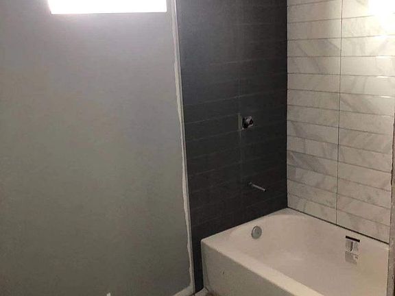 4th image of 837 W 77th St