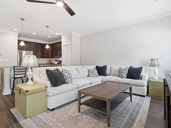 5th image of 836 Stonebriar St